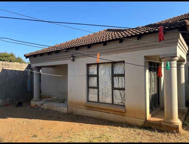 6 BEDROOM HOUSE FOR SALE IN SIBASA